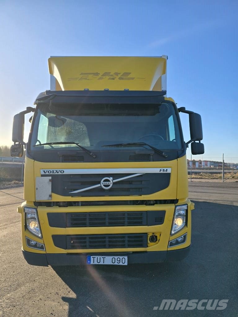 Volvo FM 330 Camiones con caja de remolque
