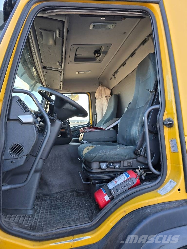 Volvo FM 330 Camiones con caja de remolque