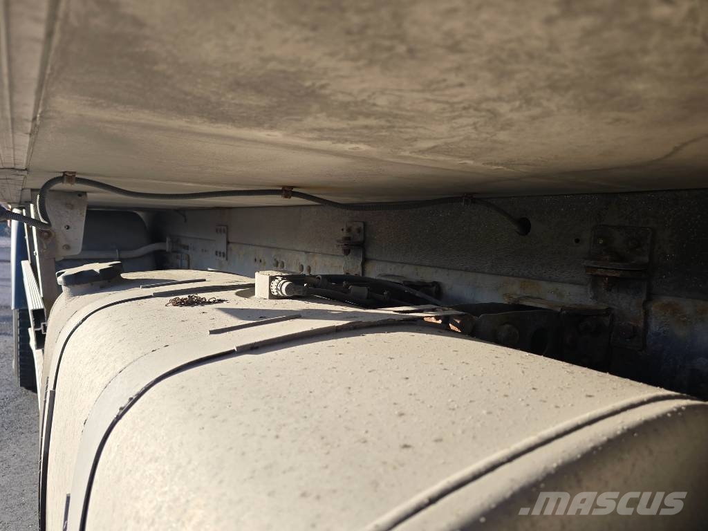 Volvo FM 330 Camiones con caja de remolque