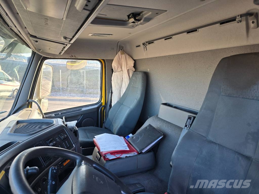 Volvo FM 330 Camiones con caja de remolque
