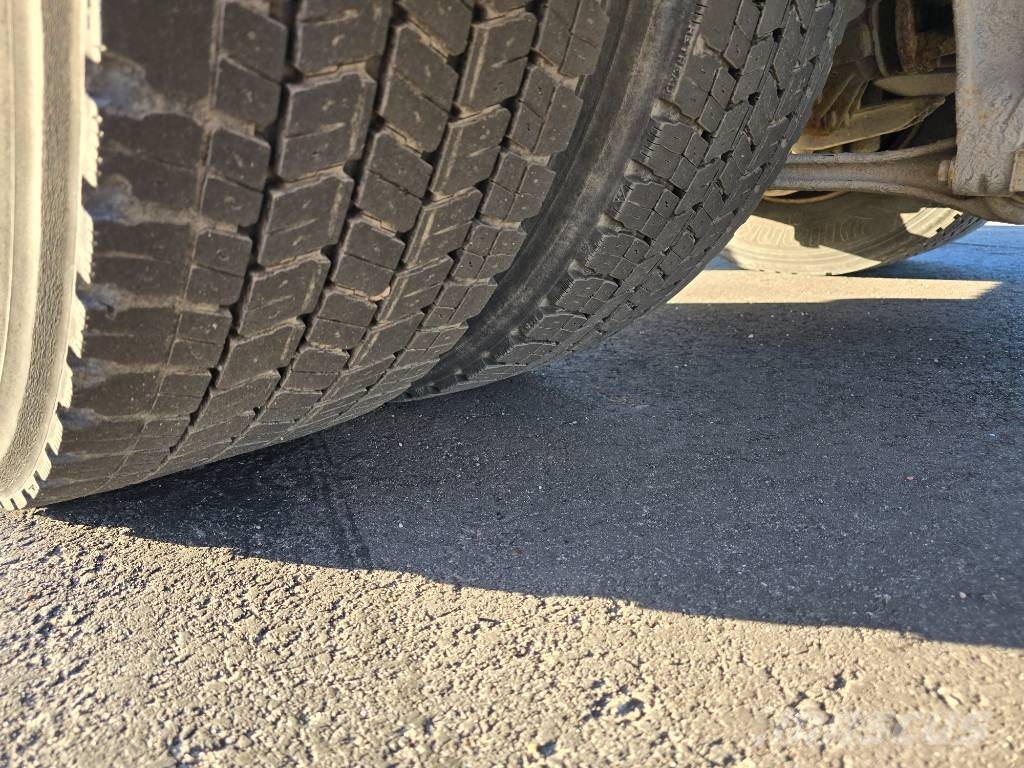 Volvo FM 330 Camiones con caja de remolque
