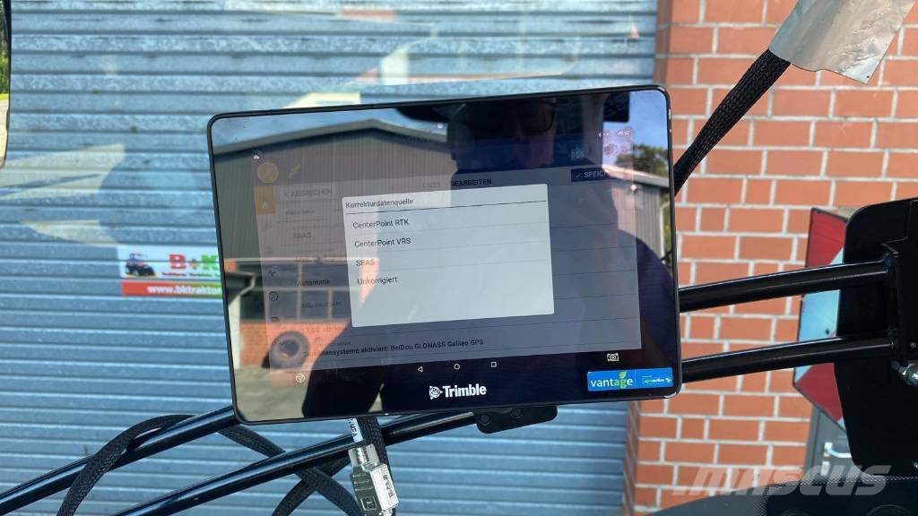 CLAAS Axion 850 Cmatic CIS+ mit GFX 750 und NAV 900 RTK Traktori