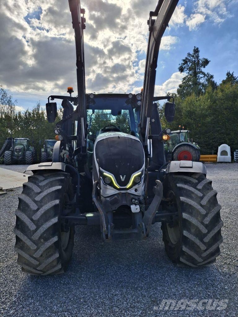 Valtra N154 Active Трактори