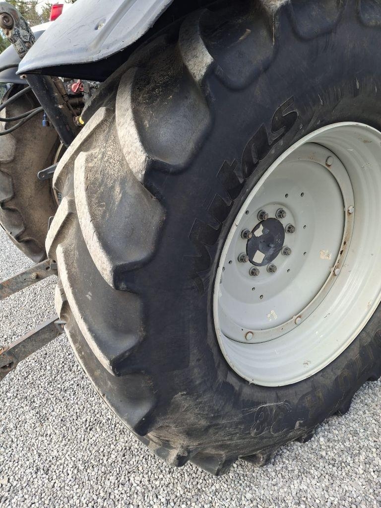 Valtra N154 Active Трактори