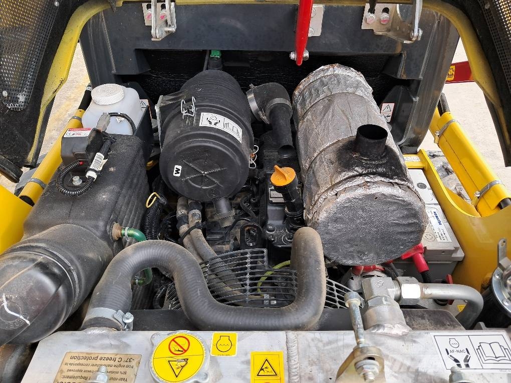 Komatsu SK714-5 Skid steer mini nakladalci