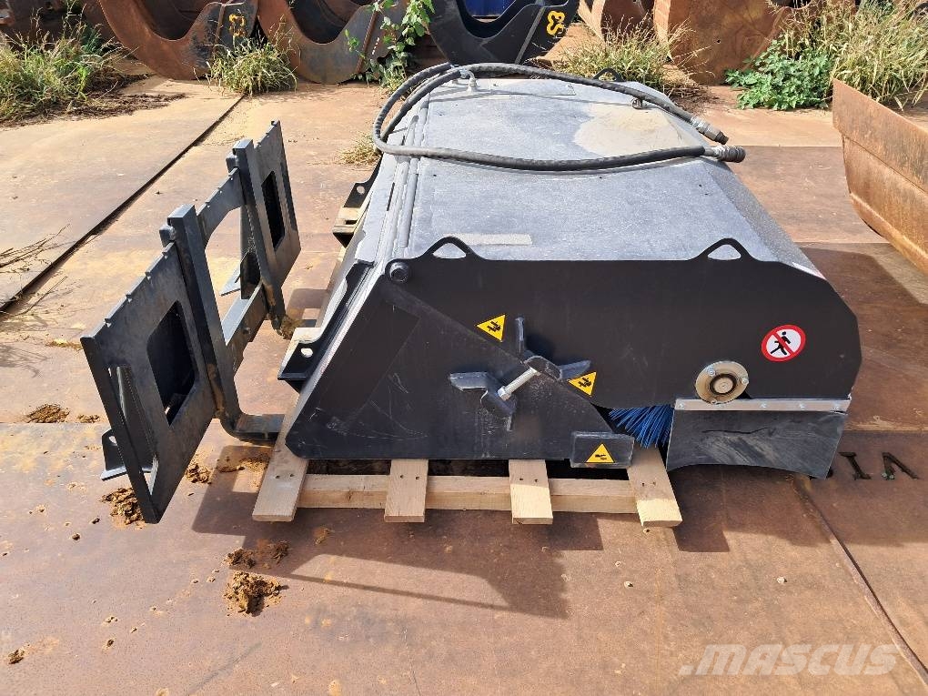 Komatsu SK714-5 Skid steer mini nakladalci