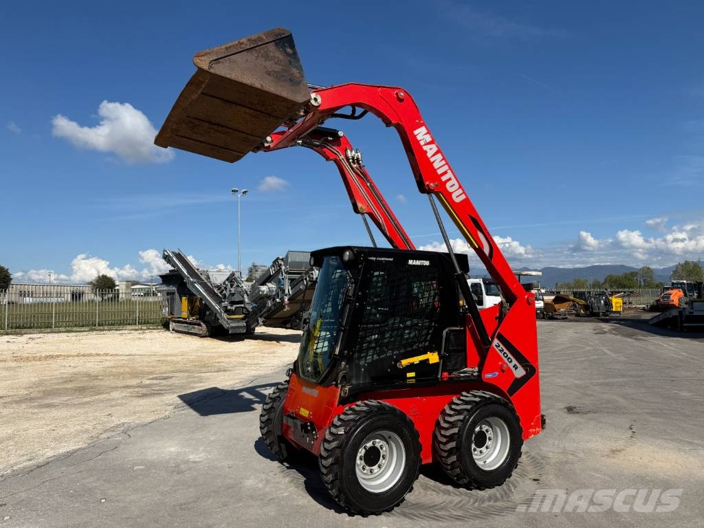 Manitou R2200 Mini Pale Gommate