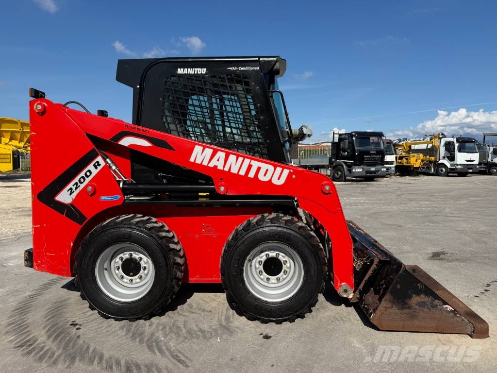 Manitou R2200 Mini Pale Gommate