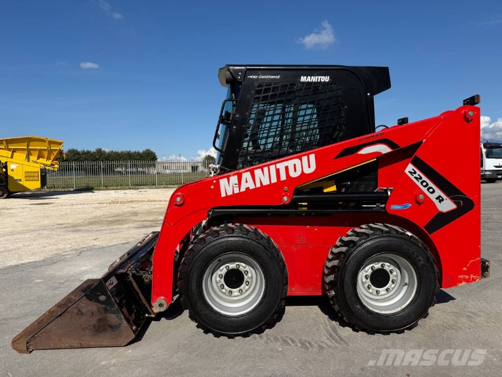 Manitou R2200 Mini Pale Gommate