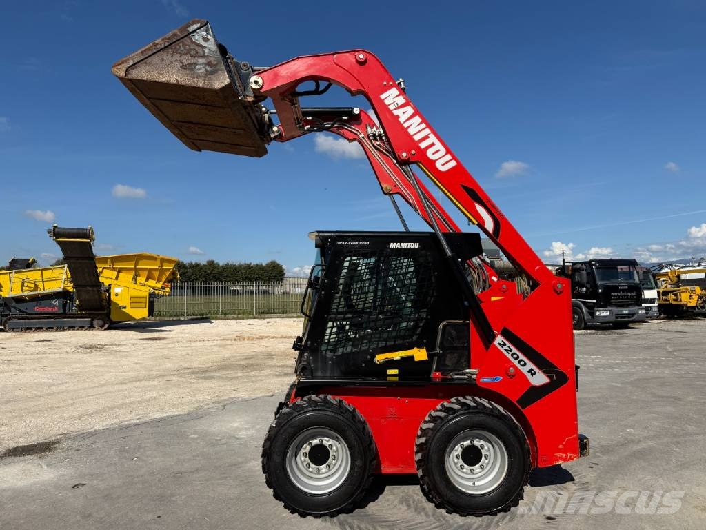 Manitou R2200 Mini Pale Gommate