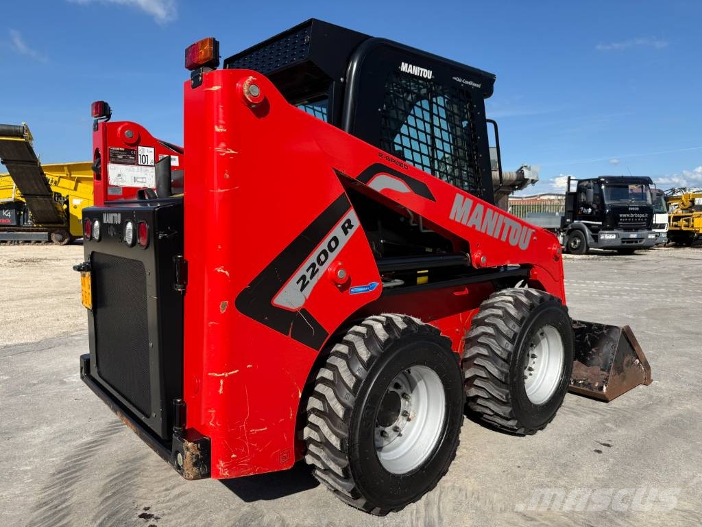 Manitou R2200 Mini Pale Gommate
