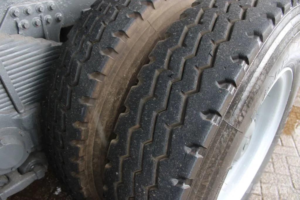 MAN 50 .414 + 8X4 + SPRING SPRING + MANUAL 自卸式货车