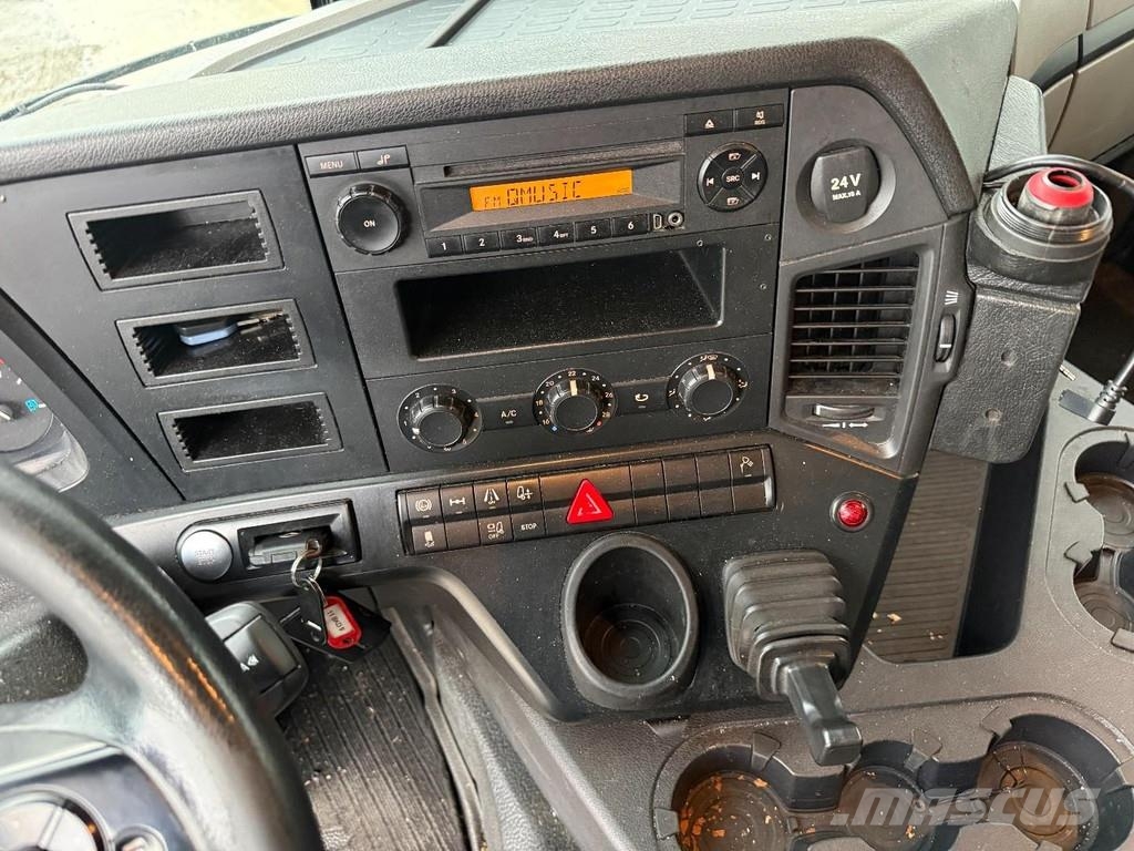 Mercedes-Benz Antos 2124 4x2 EURO 6 + BOX 8,60 METER + LOADLIFT Umpikorikuorma-autot