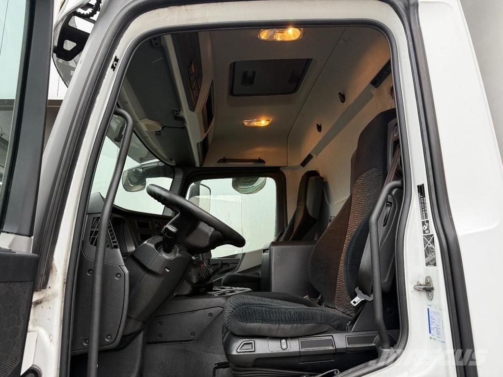 Mercedes-Benz Antos 2124 4x2 EURO 6 + BOX 8,60 METER + LOADLIFT Umpikorikuorma-autot