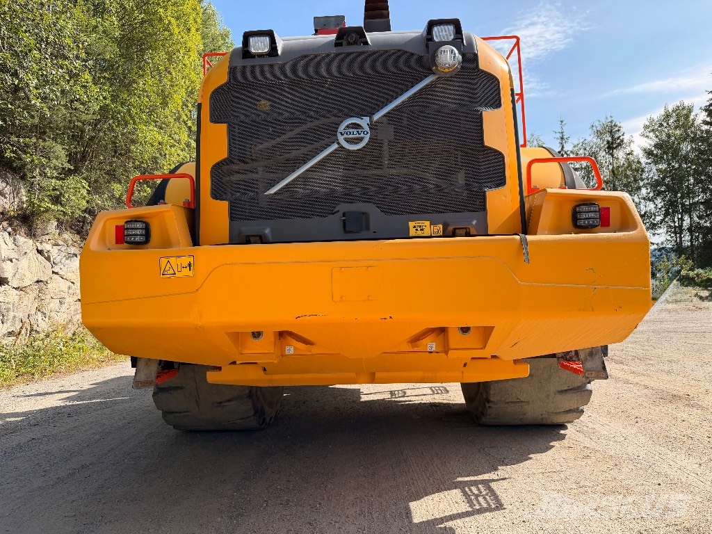 Volvo L 260 H Pale gommate