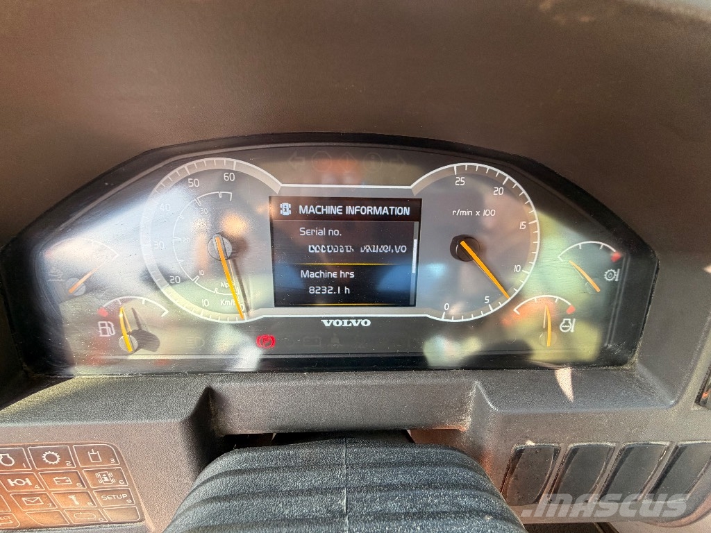 Volvo L 260 H Pale gommate