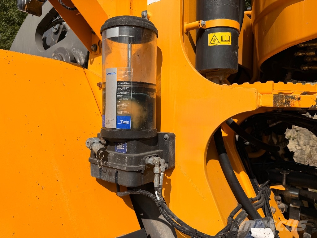 Volvo L 260 H Pale gommate