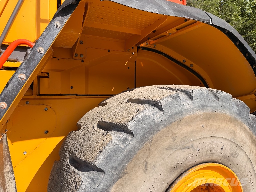 Volvo L 260 H Pale gommate