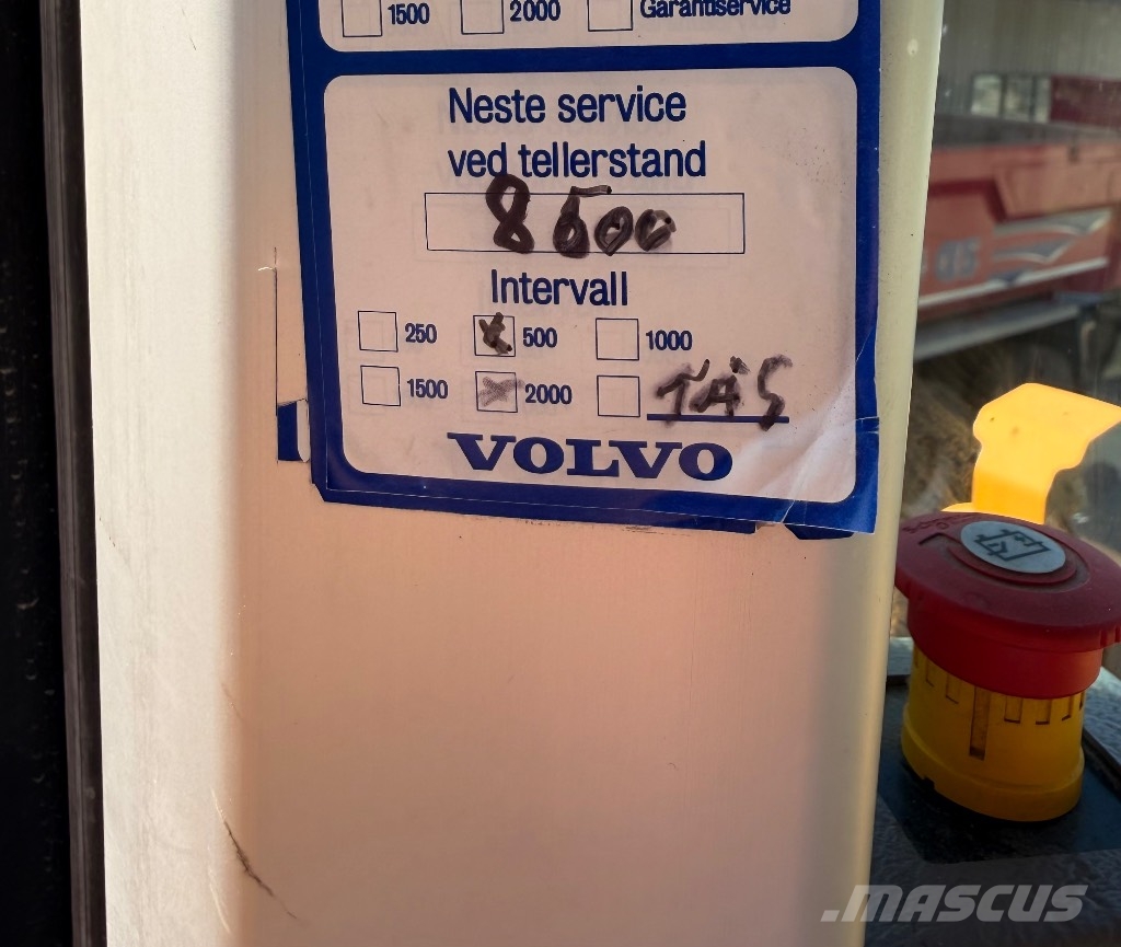 Volvo L 260 H Pale gommate