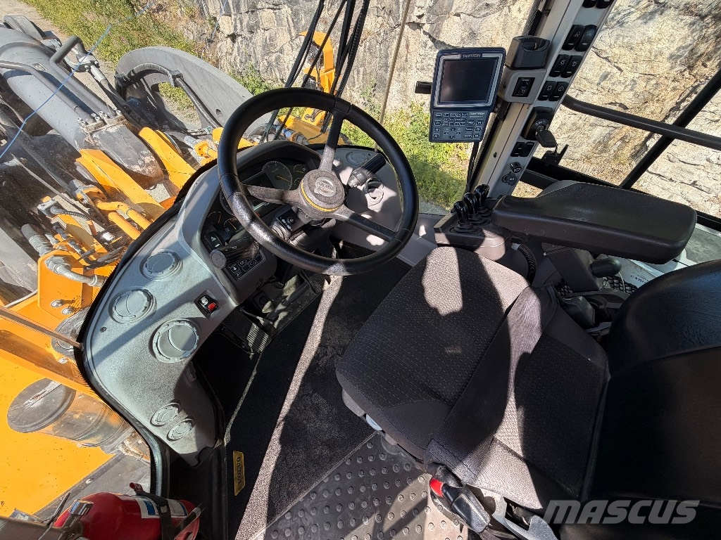 Volvo L 260 H Pale gommate