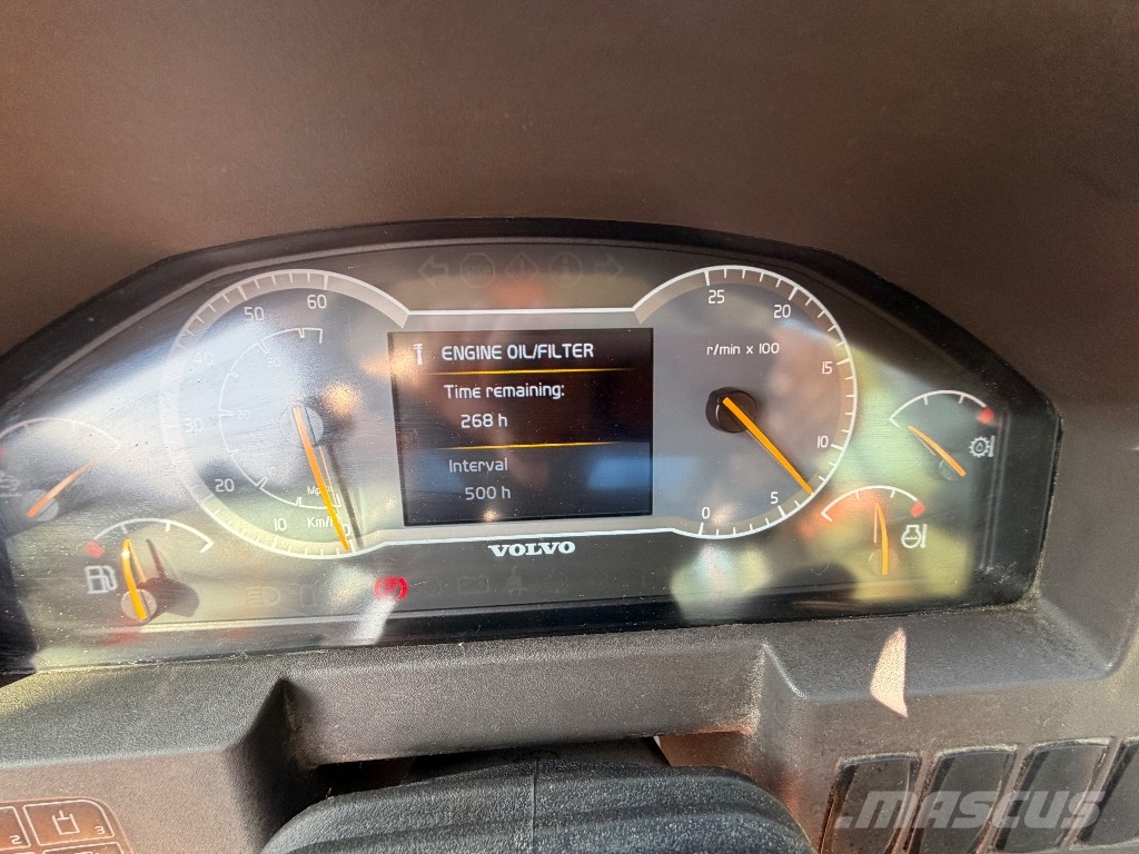 Volvo L 260 H Pale gommate