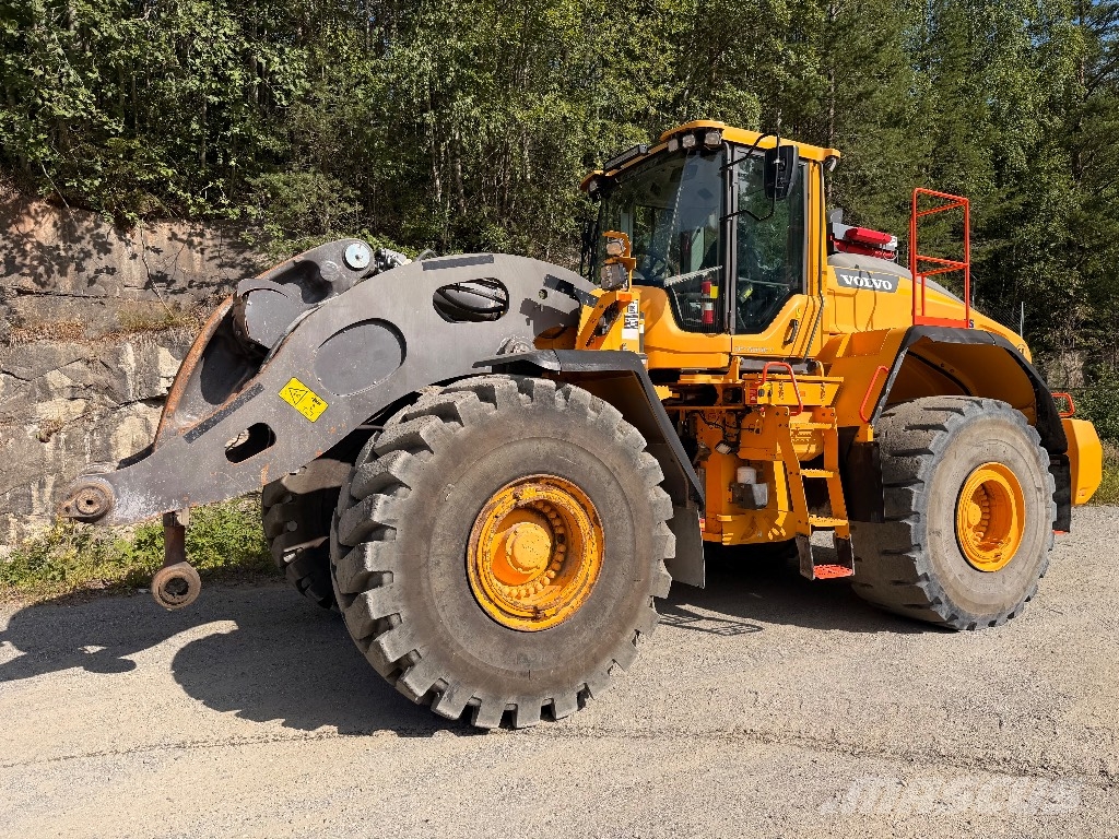 Volvo L 260 H Pale gommate
