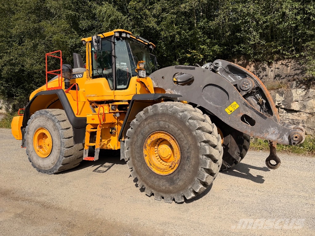 Volvo L 260 H Pale gommate