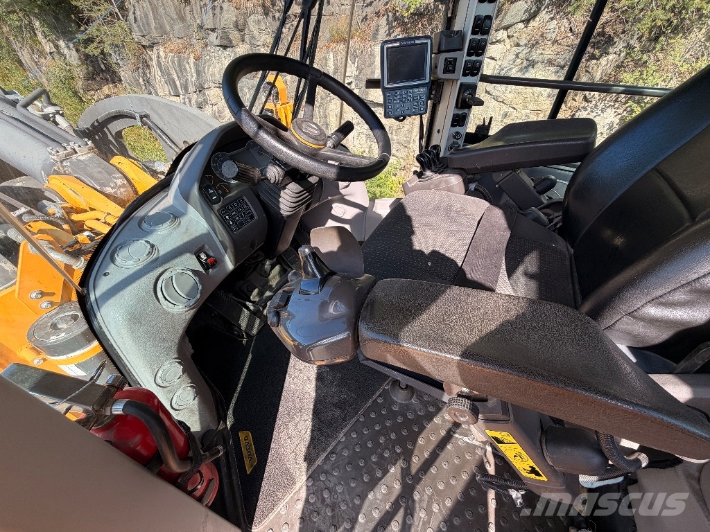 Volvo L 260 H Pale gommate