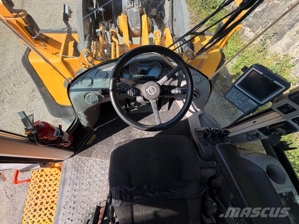 Volvo L 260 H Pale gommate