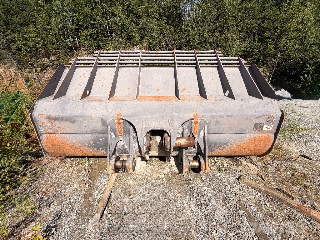 Volvo L 260 H Pale gommate