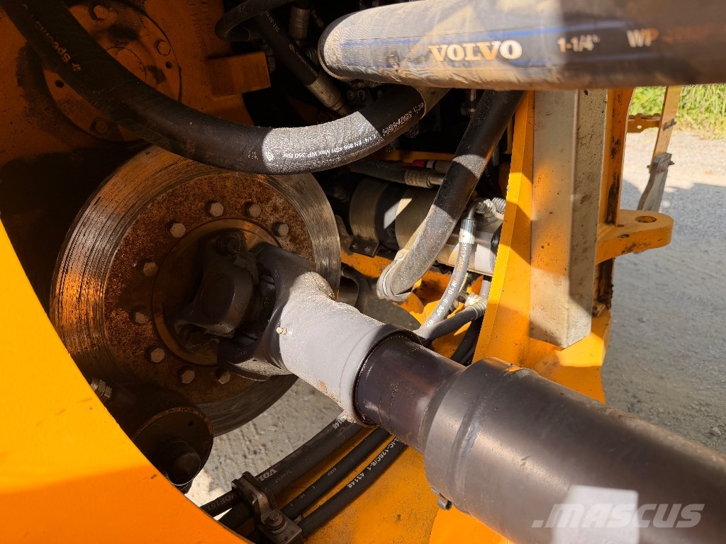 Volvo L 260 H Pale gommate
