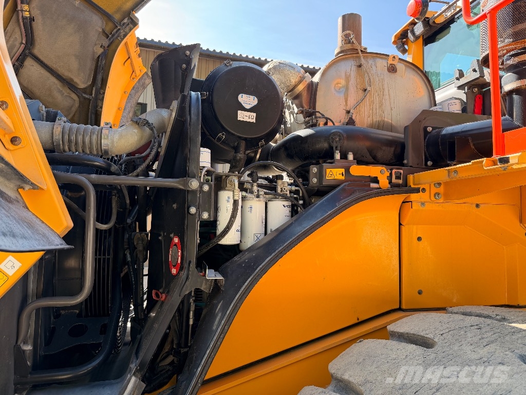 Volvo L 260 H Pale gommate