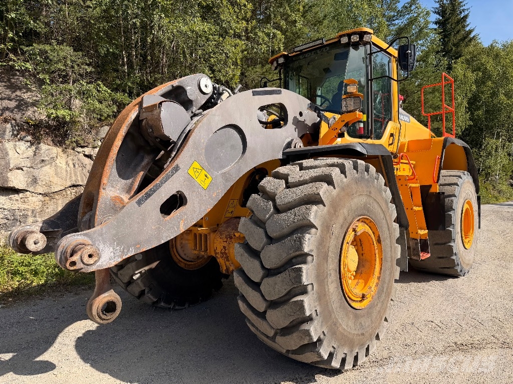 Volvo L 260 H Pale gommate