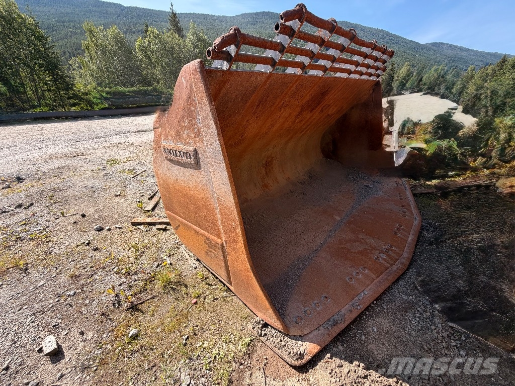 Volvo L 260 H Pale gommate