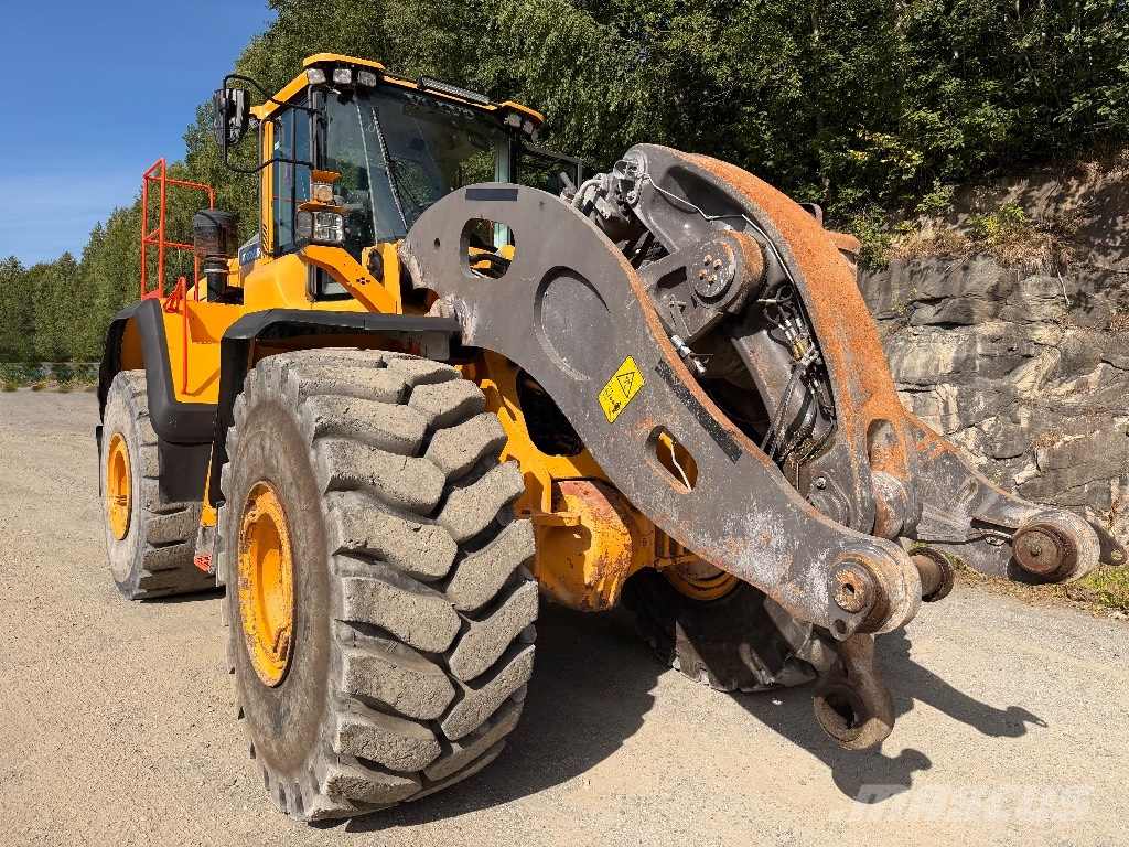 Volvo L 260 H Pale gommate