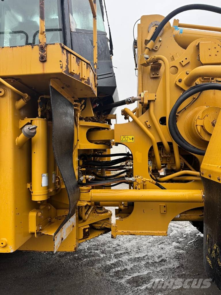 CAT 988 H لوادر بعجل
