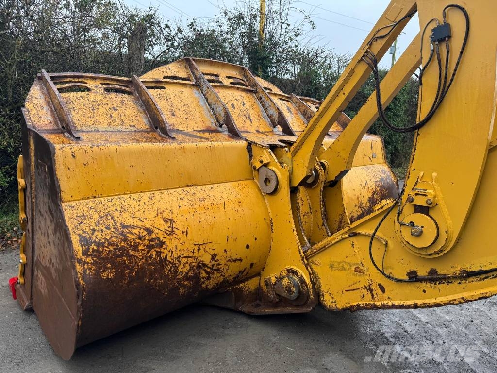 CAT 988 H لوادر بعجل