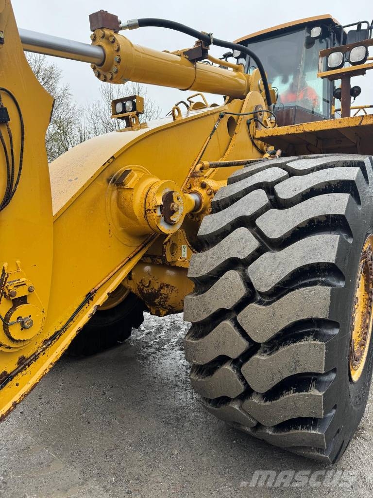 CAT 988 H لوادر بعجل