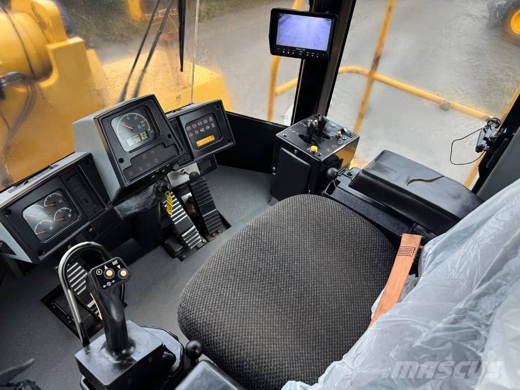 CAT 988 H لوادر بعجل