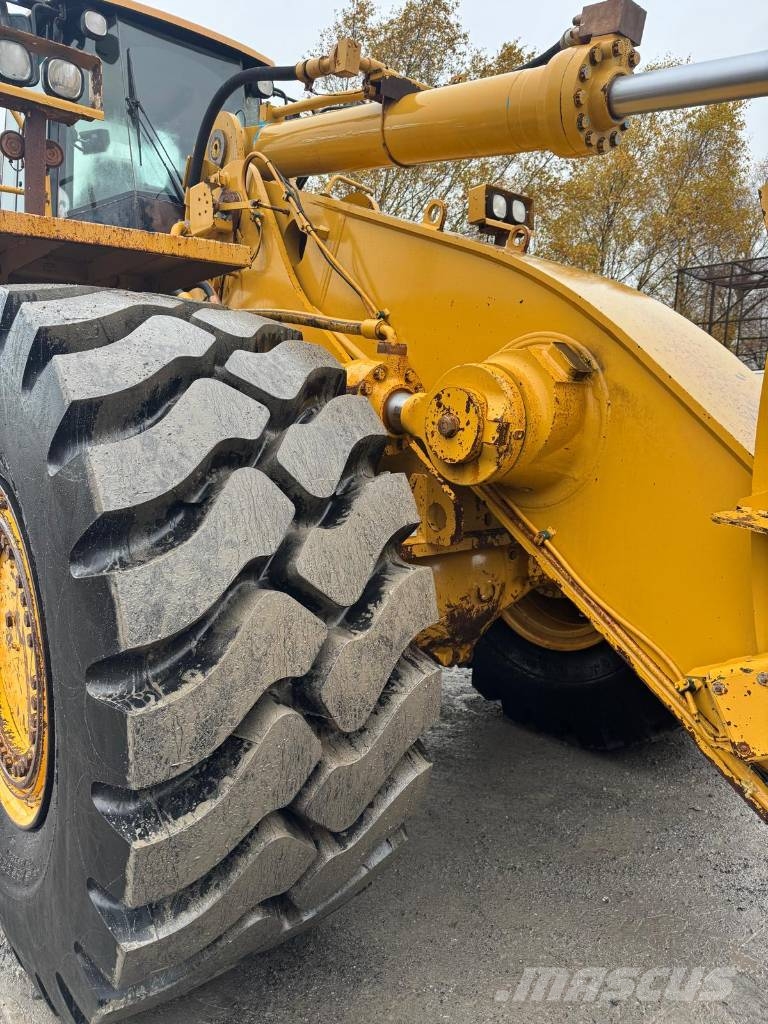 CAT 988 H لوادر بعجل