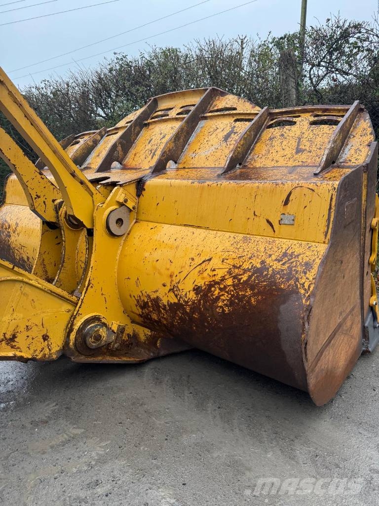 CAT 988 H لوادر بعجل