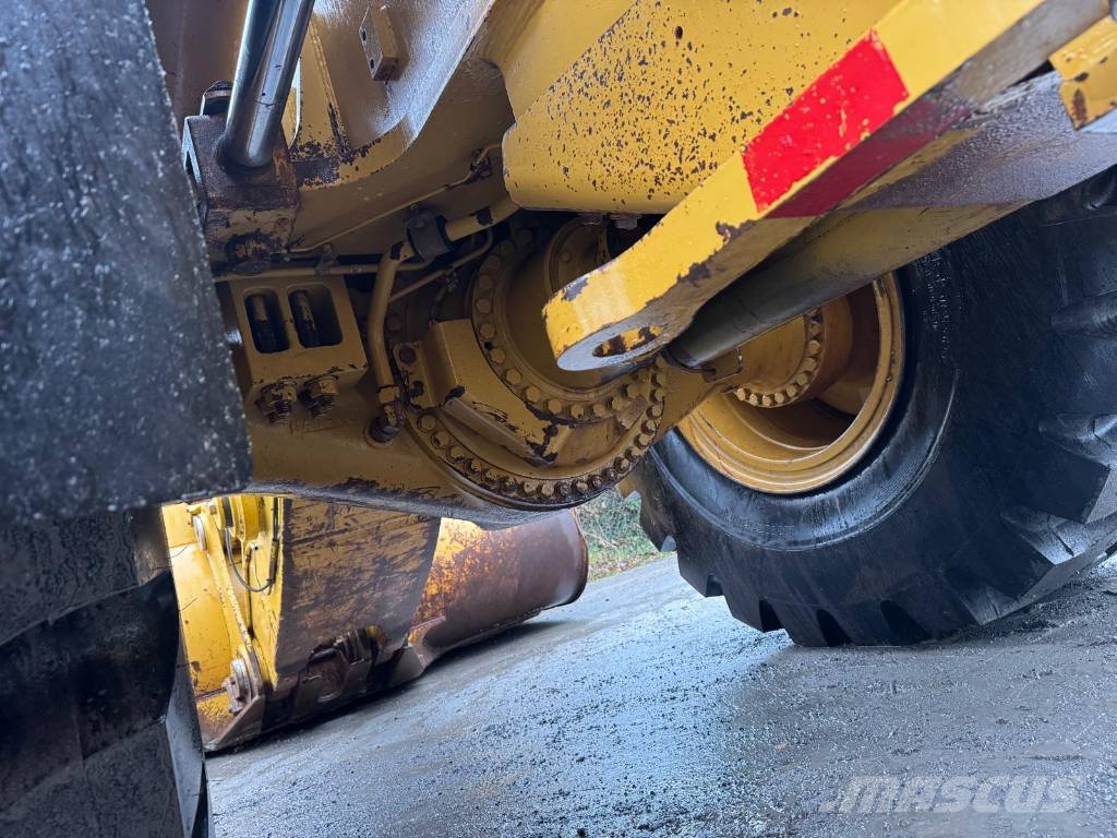 CAT 988 H لوادر بعجل