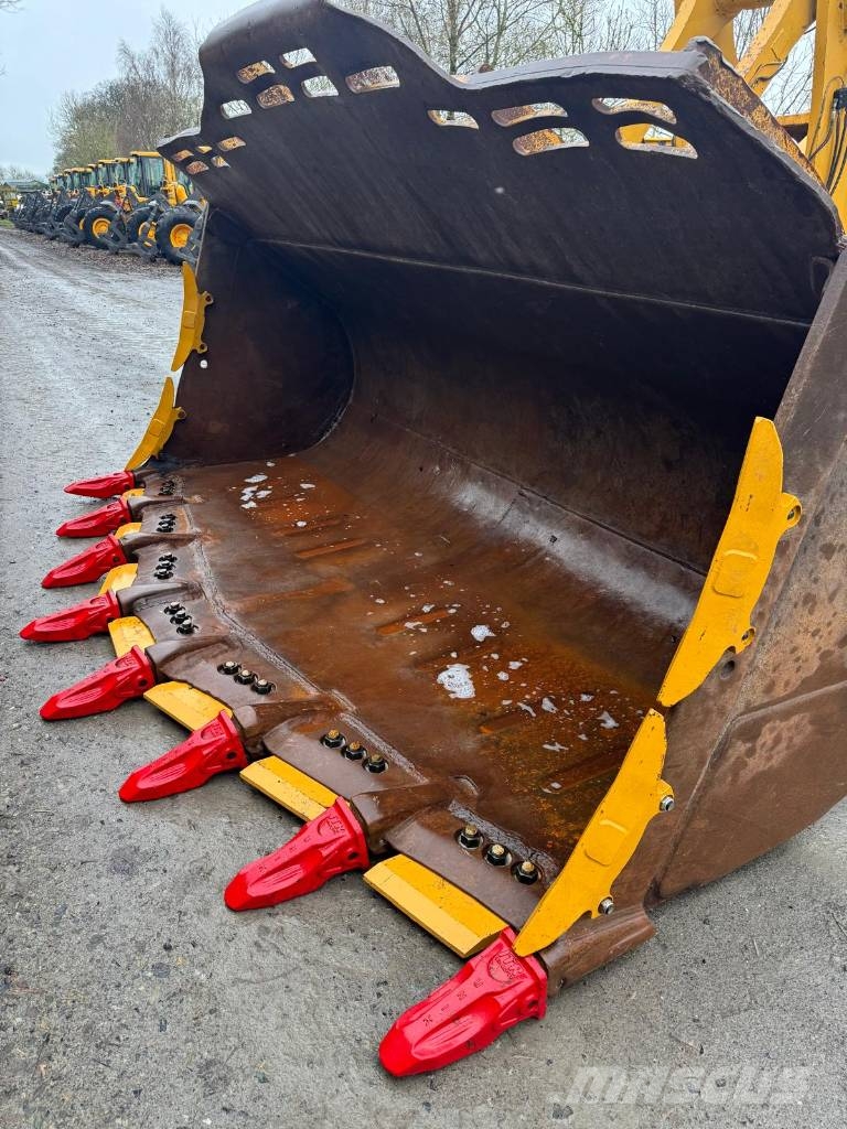 CAT 988 H لوادر بعجل