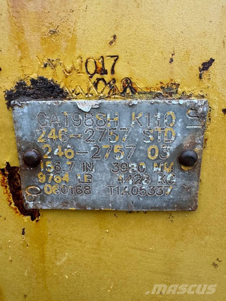 CAT 988 H لوادر بعجل