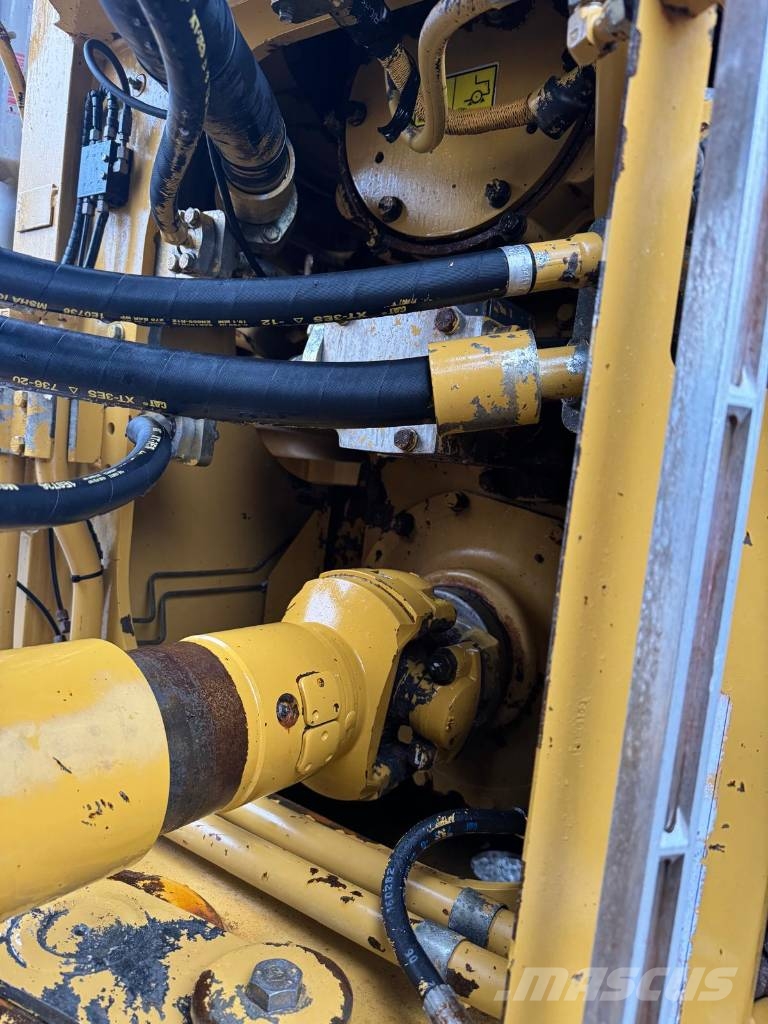 CAT 988 H لوادر بعجل
