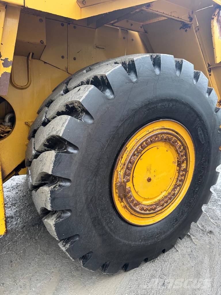 CAT 988 H لوادر بعجل