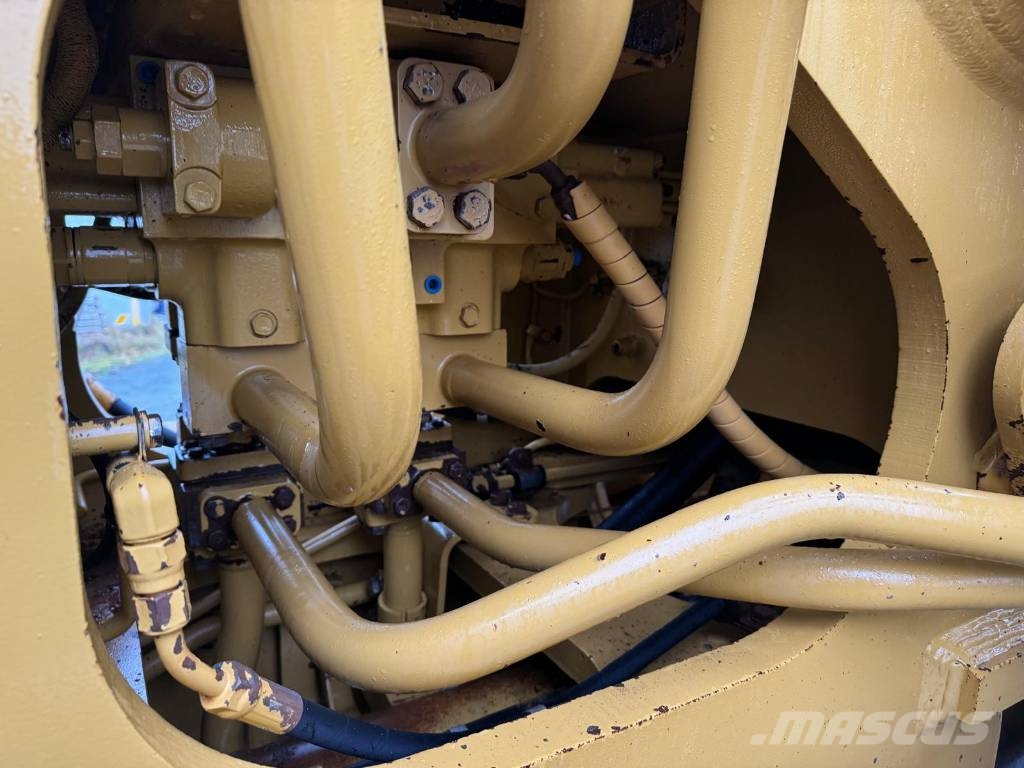 CAT 988 H لوادر بعجل