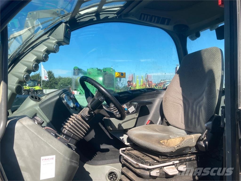 CLAAS Scorpion 9055 Varipower Plus ماكينات زراعية - غير ذلك