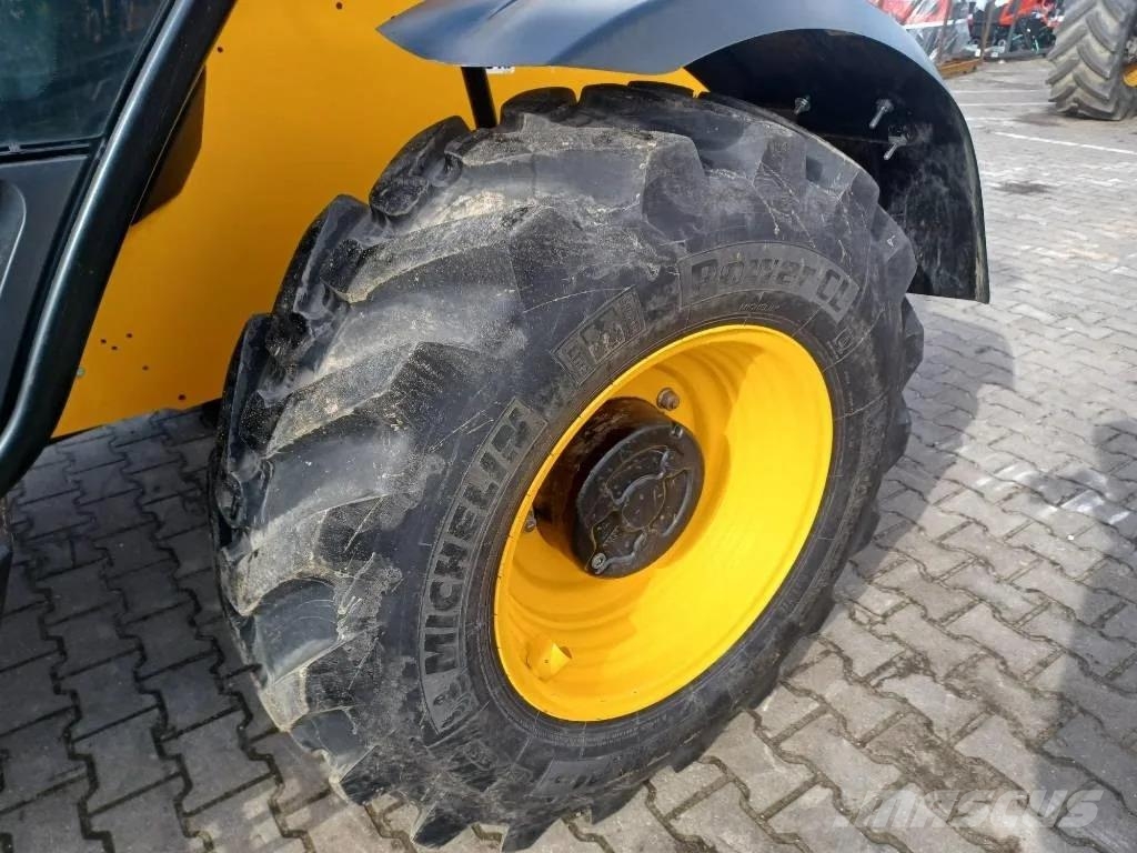 JCB 531-70 مناولات متداخلة