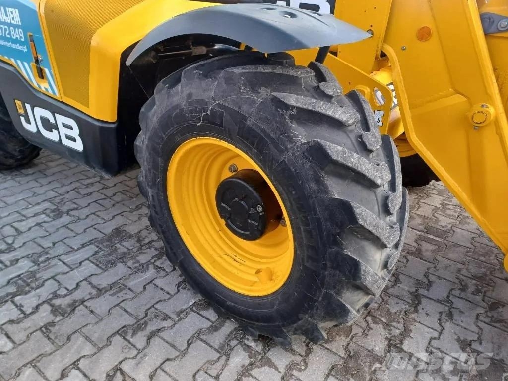 JCB 531-70 مناولات متداخلة